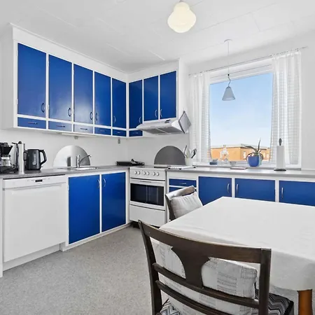 Centrally Located Townhouse With Portseaviews * 알링에