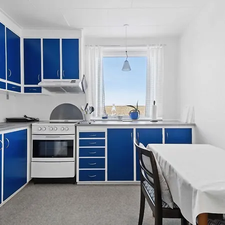 Centrally Located Townhouse With Portseaviews 알링에