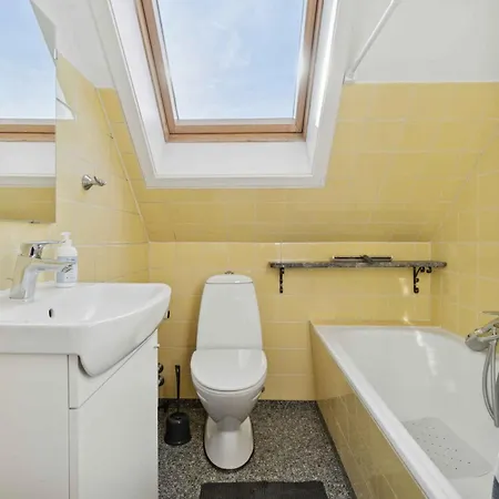 Centrally Located Townhouse With Portseaviews 빌라 알링에