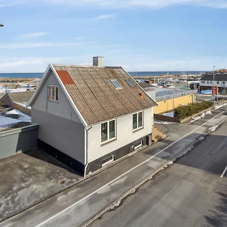 Centrally Located Townhouse With Portseaviews 빌라