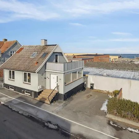 Centrally Located Townhouse With Portseaviews *