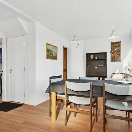 Centrally Located Townhouse With Portseaviews Villaer *