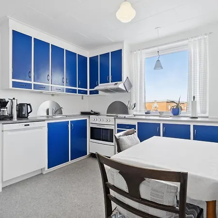 Centrally Located Townhouse With Portseaviews אלינגה