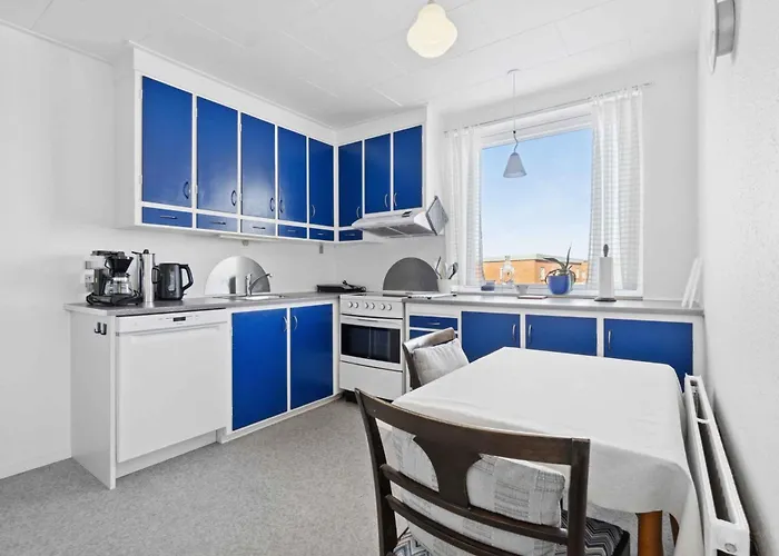 Centrally Located Townhouse With Portseaviews * Allinge-Sandvig