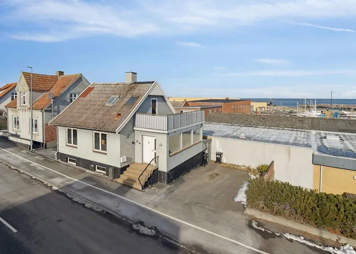 Centrally Located Townhouse With Portseaviews *